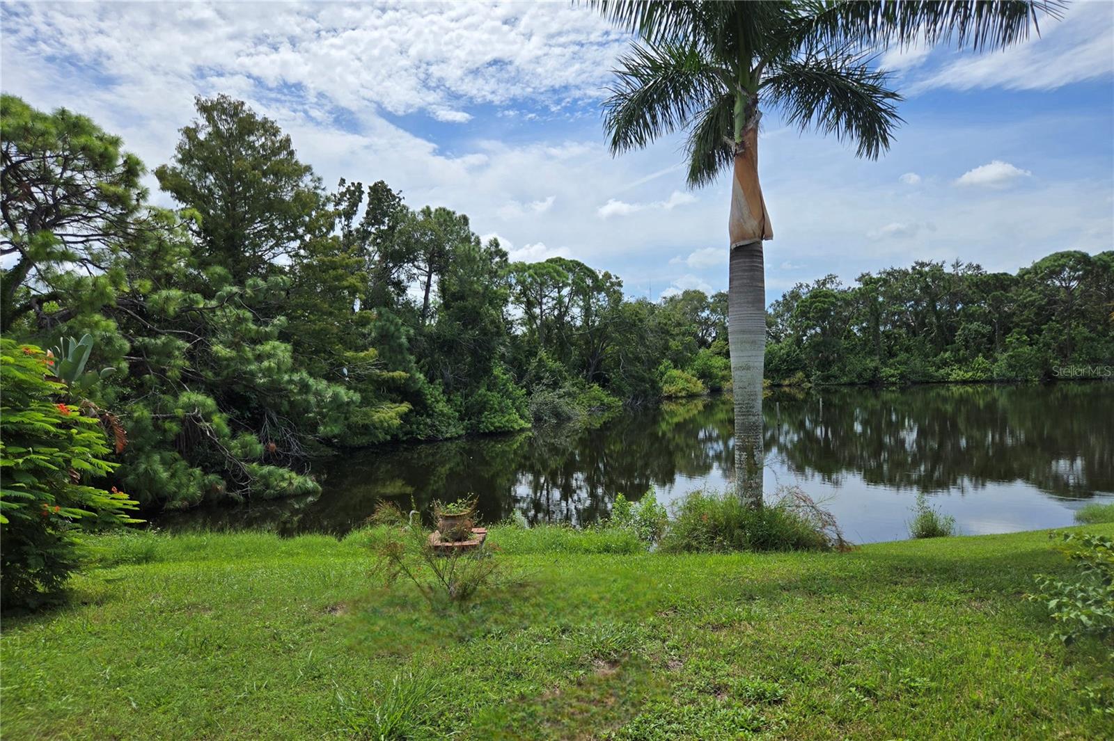 VILLAGE GREEN OF BDTN - Residential Lease