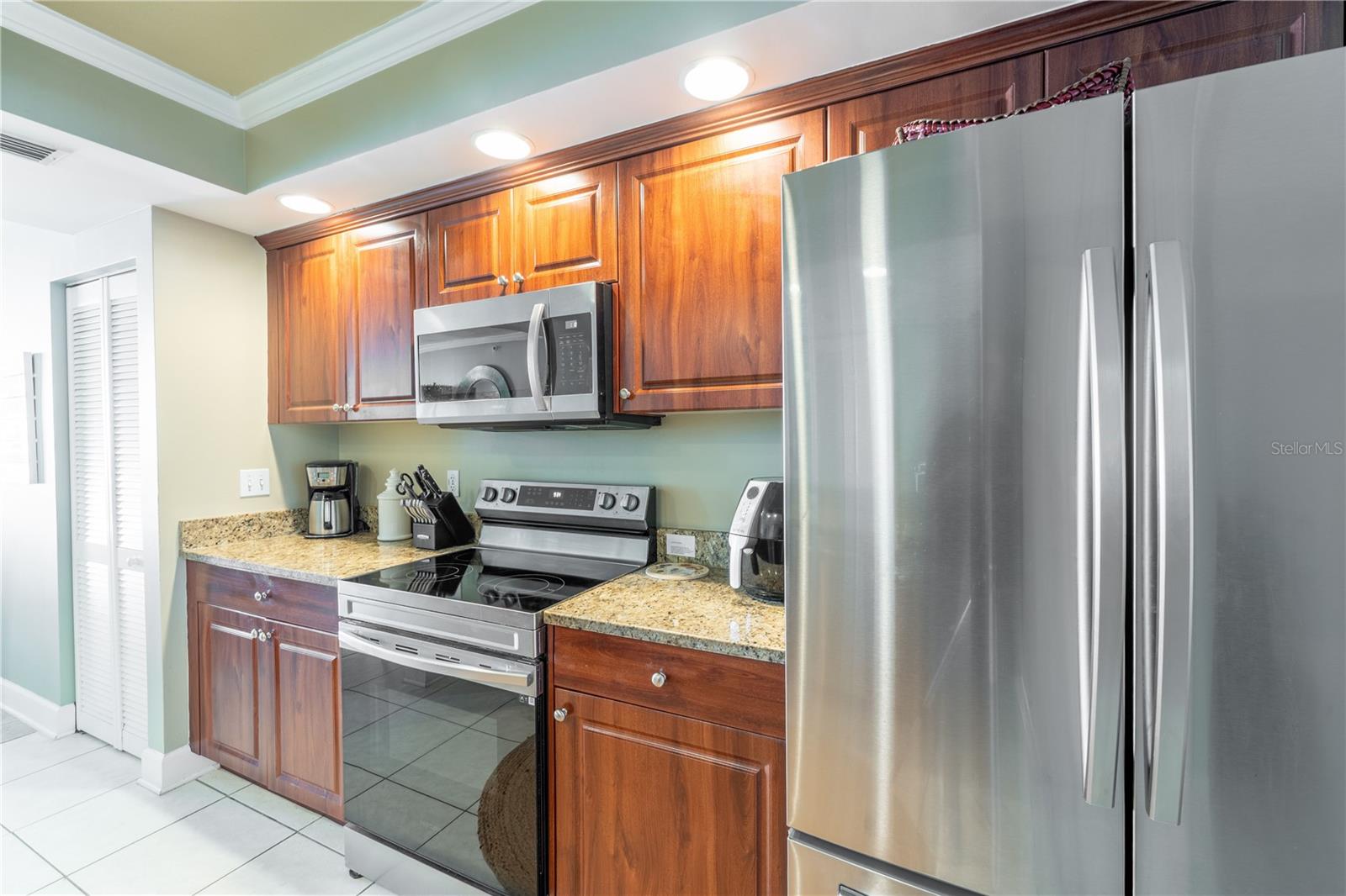 DIMUCCI TWIN TOWERS NORTH & SOUTH - Residential