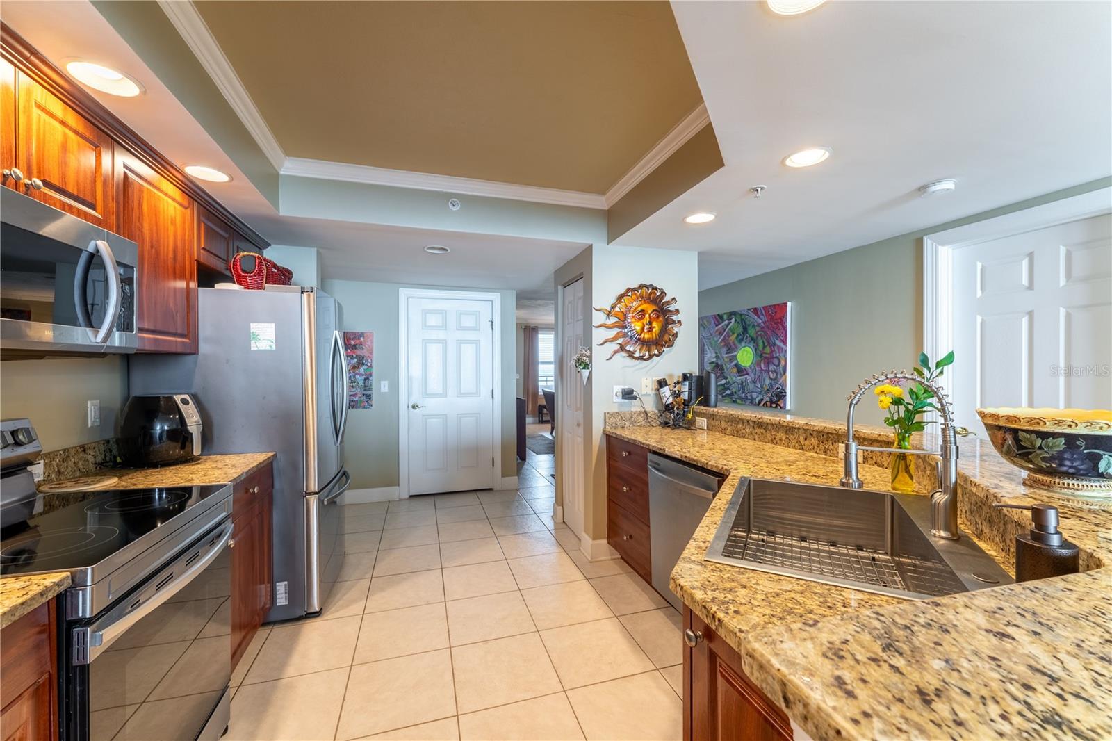 DIMUCCI TWIN TOWERS NORTH & SOUTH - Residential