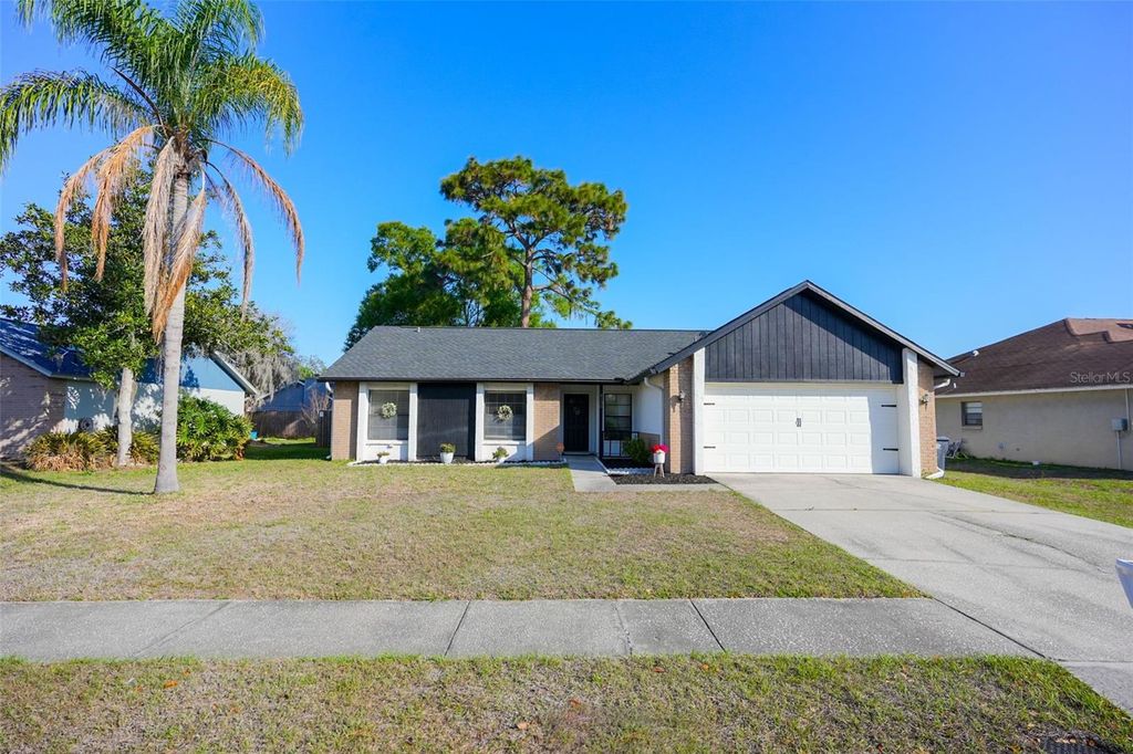 Photo of 4136 Spring Way Cir, Valrico, FL 33596 (MLS # A4685600)