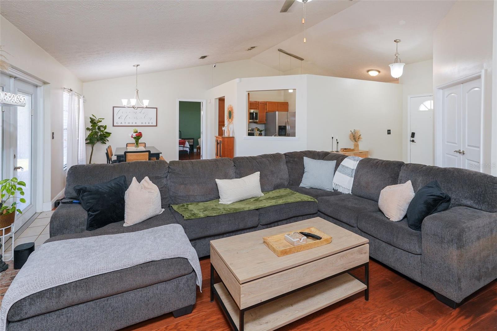 BLOOMINGDALE SEC F F - Residential