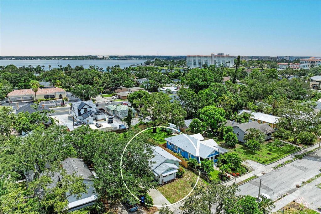 Photo of 2124 6th Avenue W, Bradenton, FL 34205 (MLS # A4657912)
