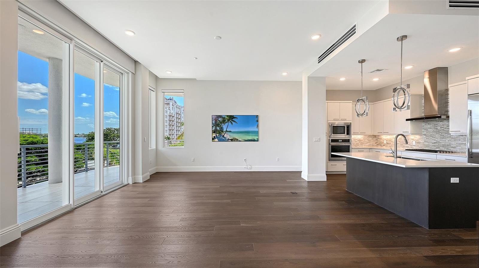 609 GOLDEN GATE POINT 301, SARASOTA, FL, 34236 3 609 GOLDEN GATE POINT 301