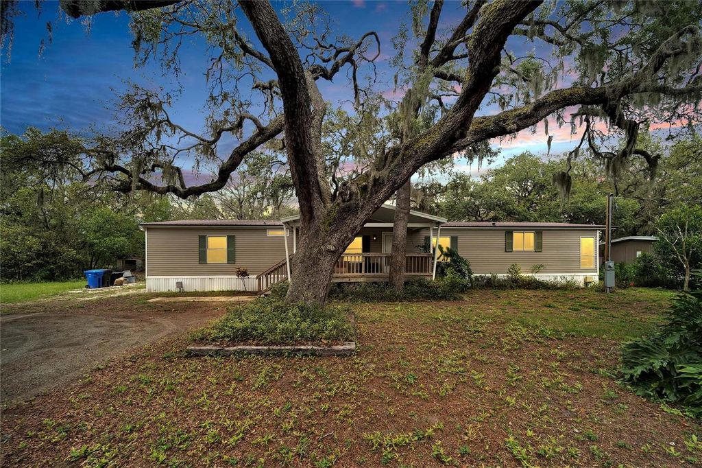 Photo of 13920 Hillcrest Drive, Riverview, FL 33569 (MLS # TB8424202)