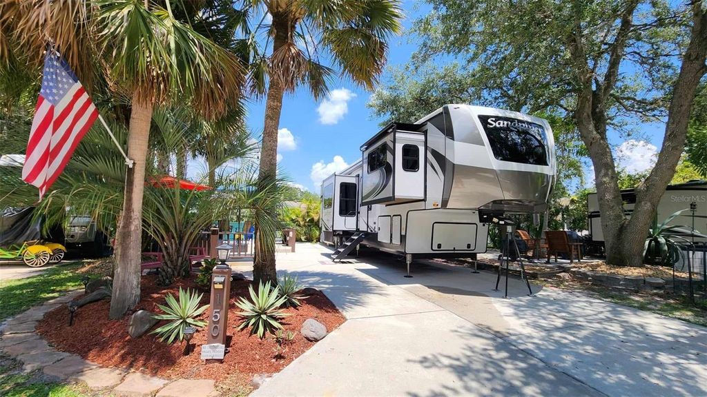 Photo of 150 Horseshoe Bend, Lake Wales, FL 33898 (MLS # U8217610)