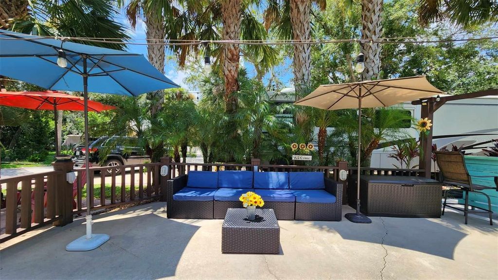 Photo of 150 Horseshoe Bend, Lake Wales, FL 33898 (MLS # U8217610)