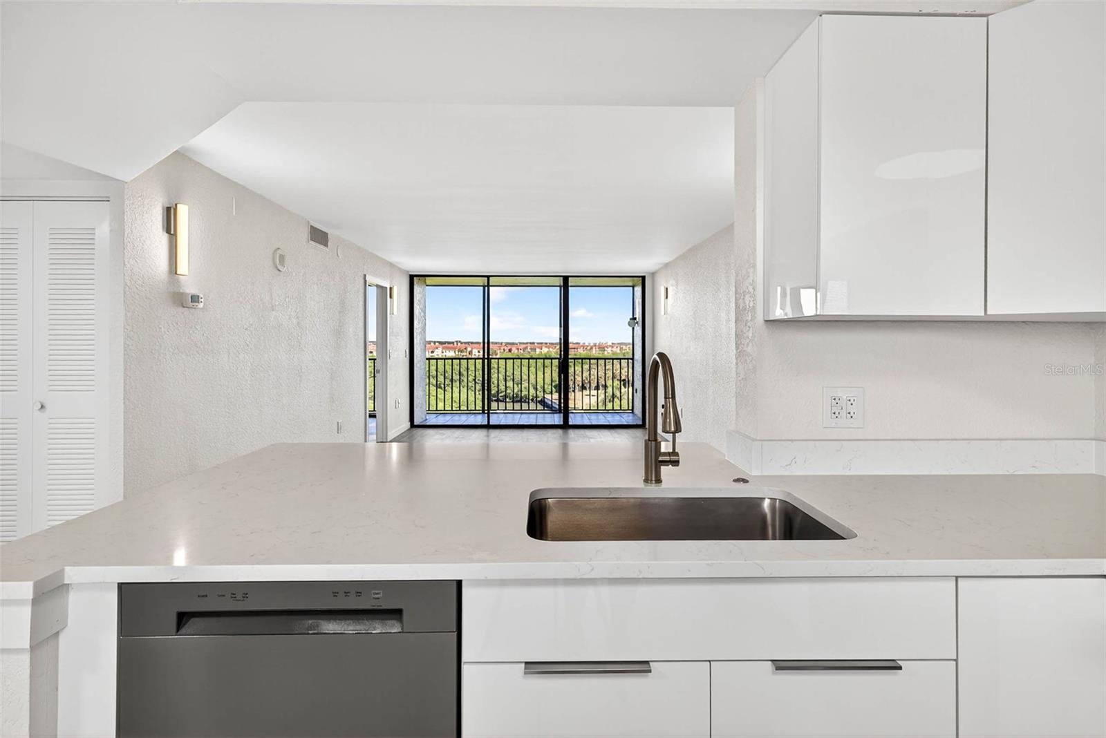 COVE CAY VILLAGE III - Residential