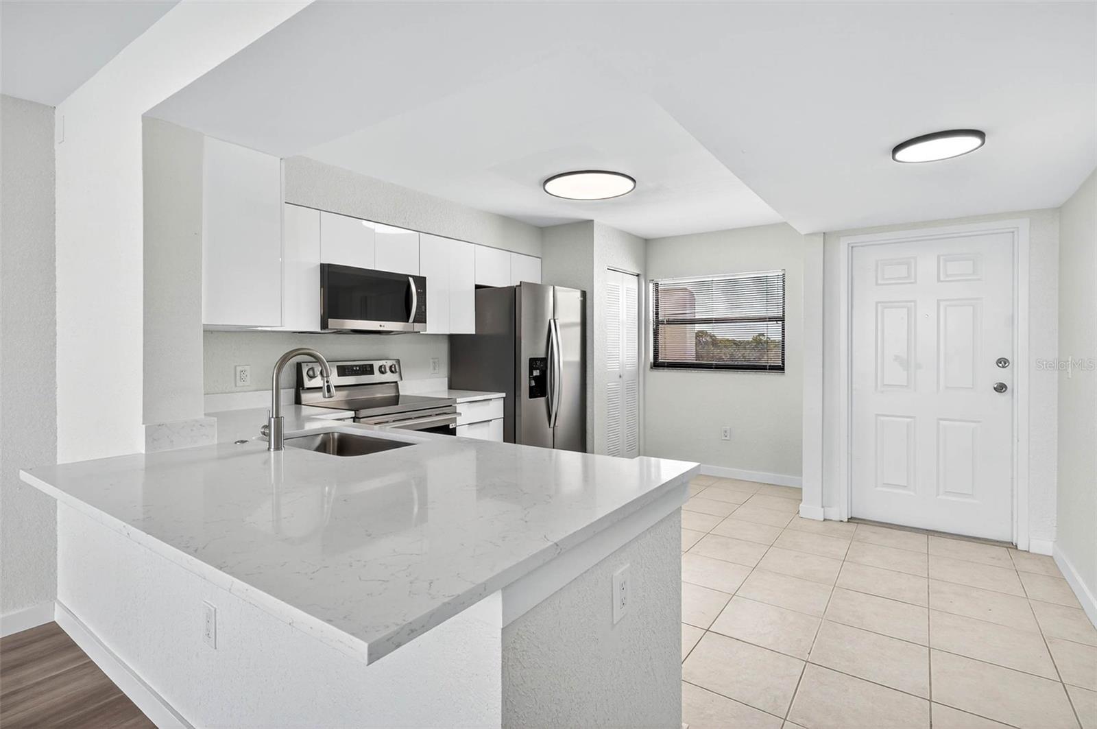 COVE CAY VILLAGE III - Residential