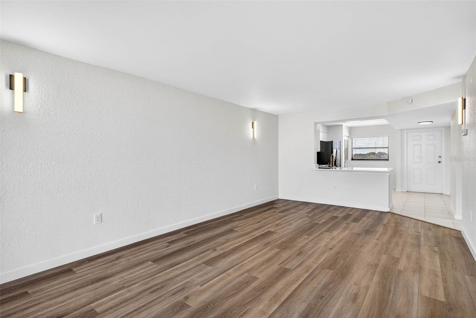 COVE CAY VILLAGE III - Residential