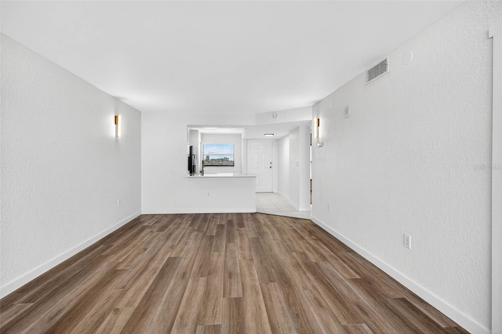 COVE CAY VILLAGE III - Residential