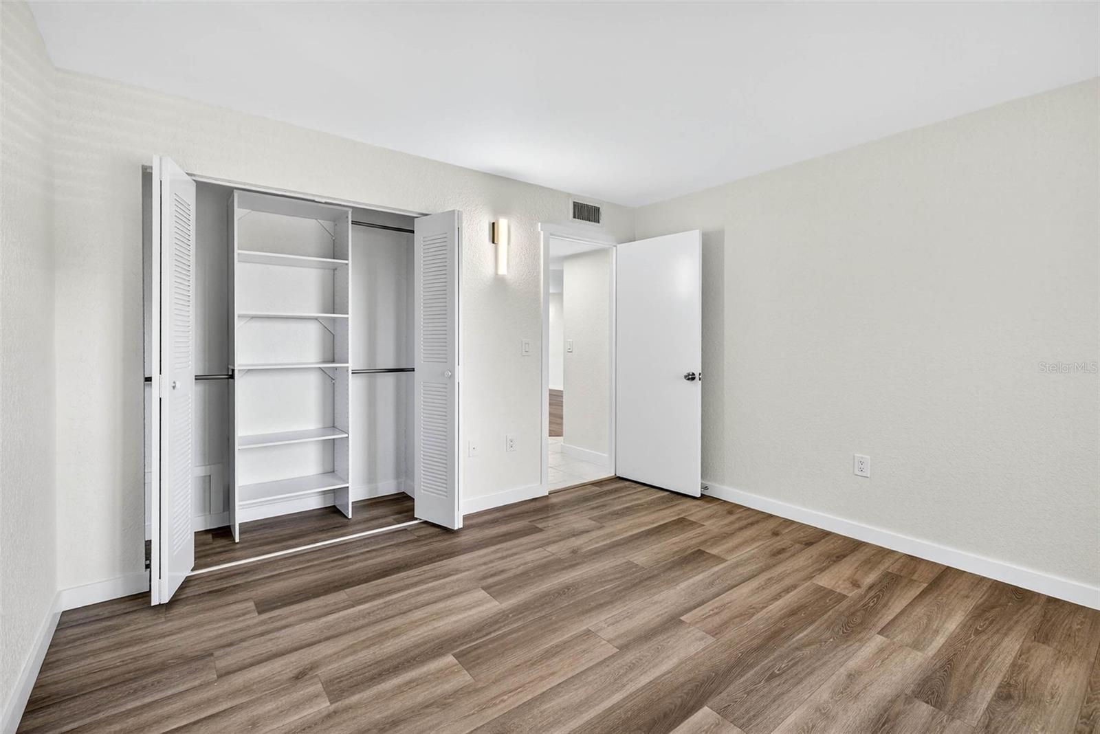 COVE CAY VILLAGE III - Residential