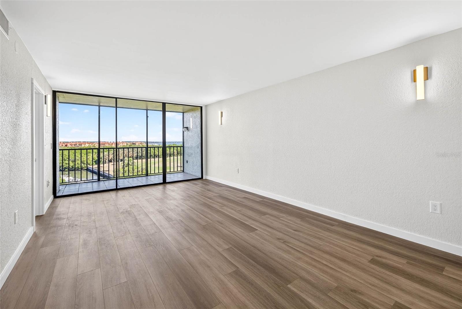 COVE CAY VILLAGE III - Residential