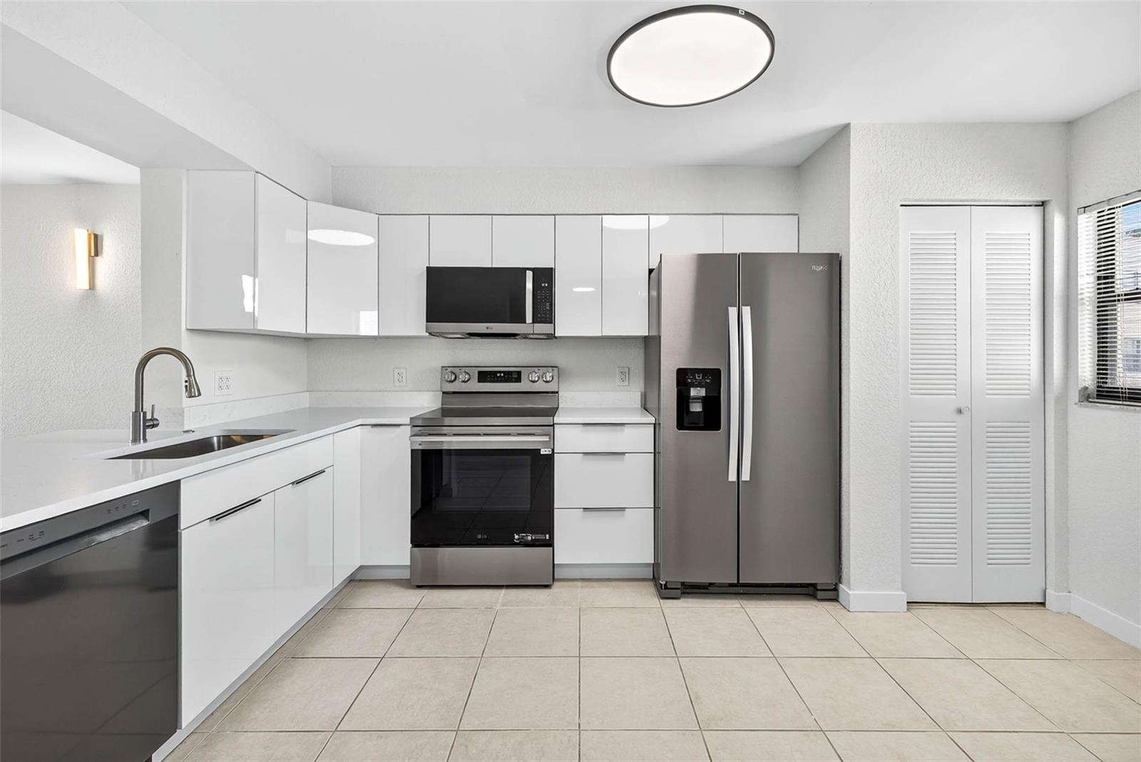 COVE CAY VILLAGE III - Residential