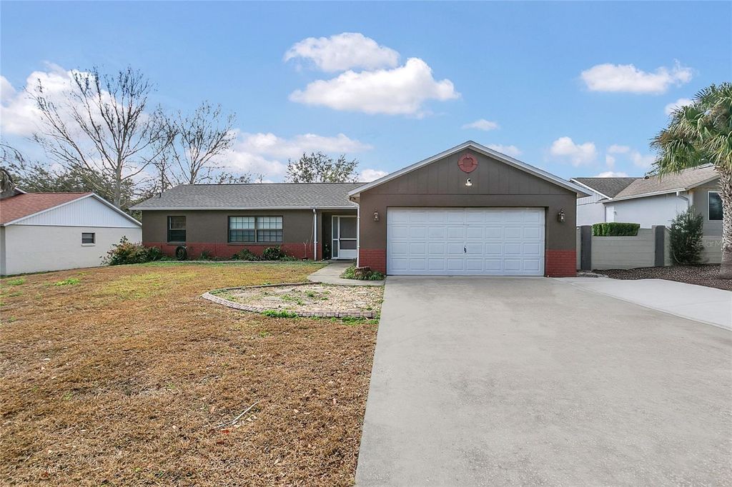 Photo of 10400 Summit Square Drive, Leesburg, FL 34788 (MLS # O6378410)