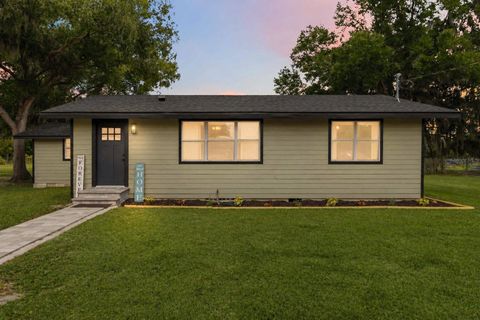 Photo of 315 S Orange Avenue, Fort Meade, FL 33841 (MLS # TB8495798)