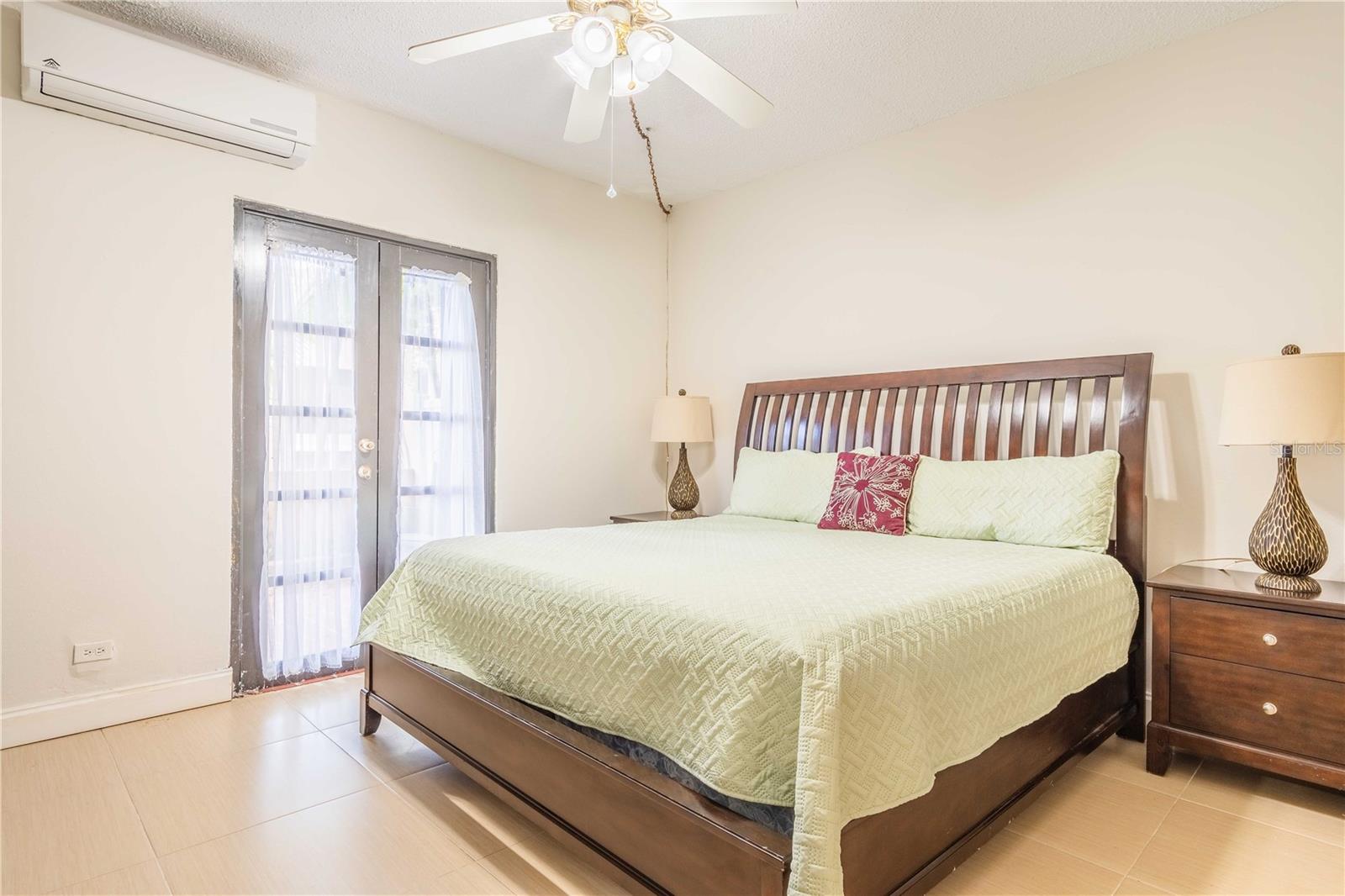 1009 HARBOURSIDE