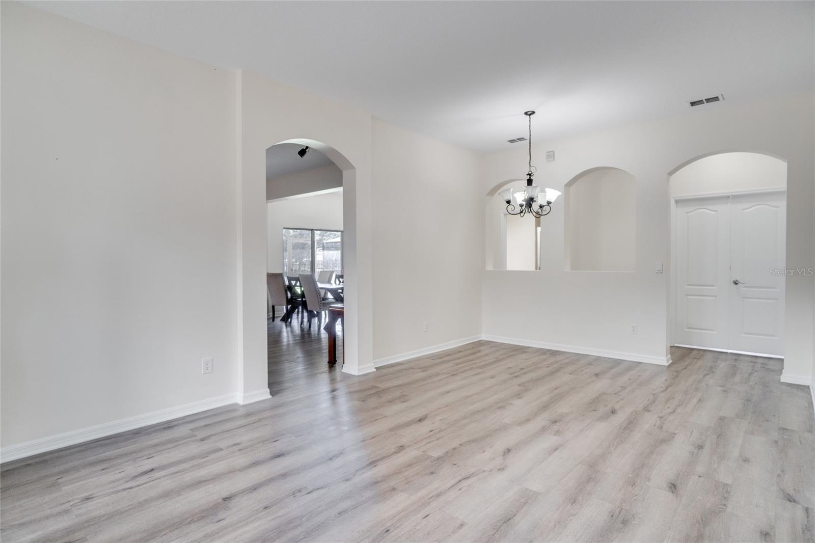 2518 HOLLY PINE CIRCLE