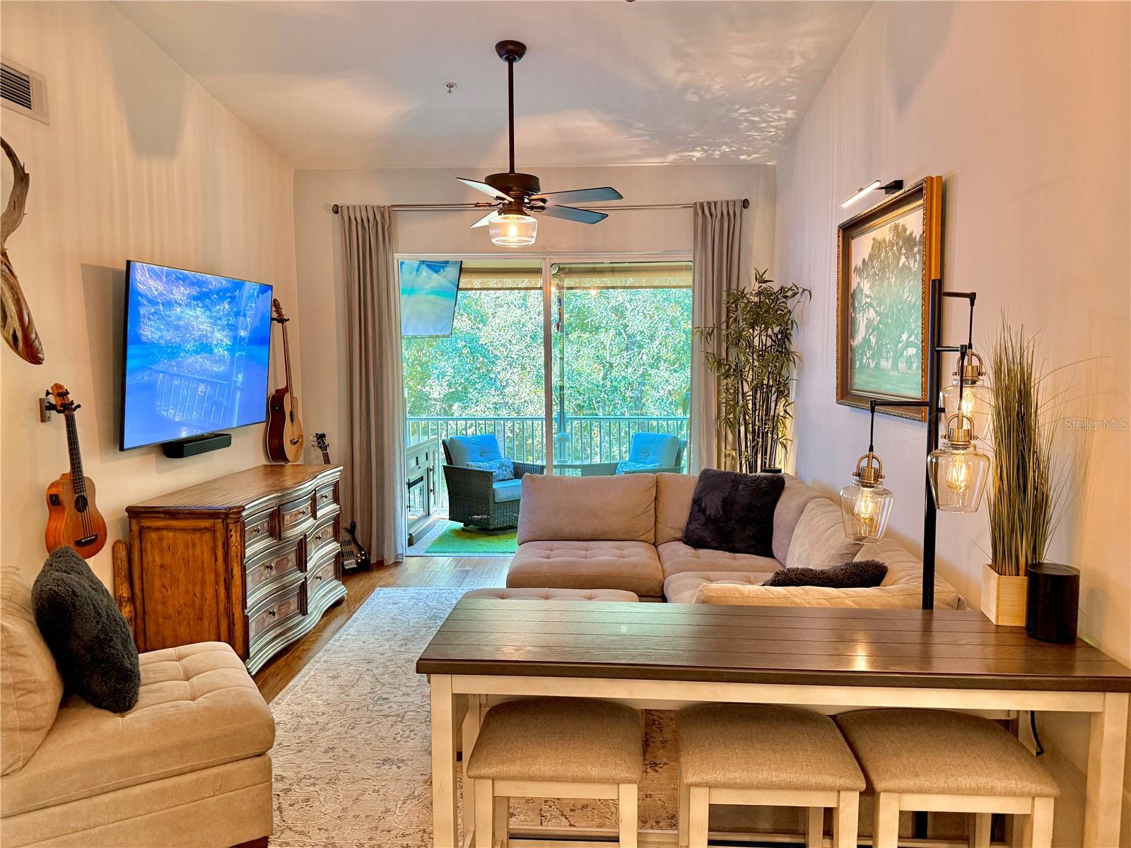 LAS BRISAS CONDO - Residential