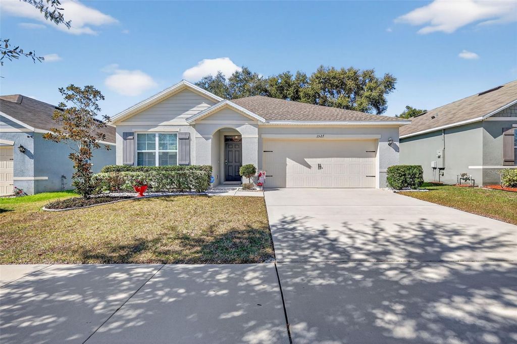 Photo of 1527 White Hawk Way, Groveland, FL 34736 (MLS # G5107420)