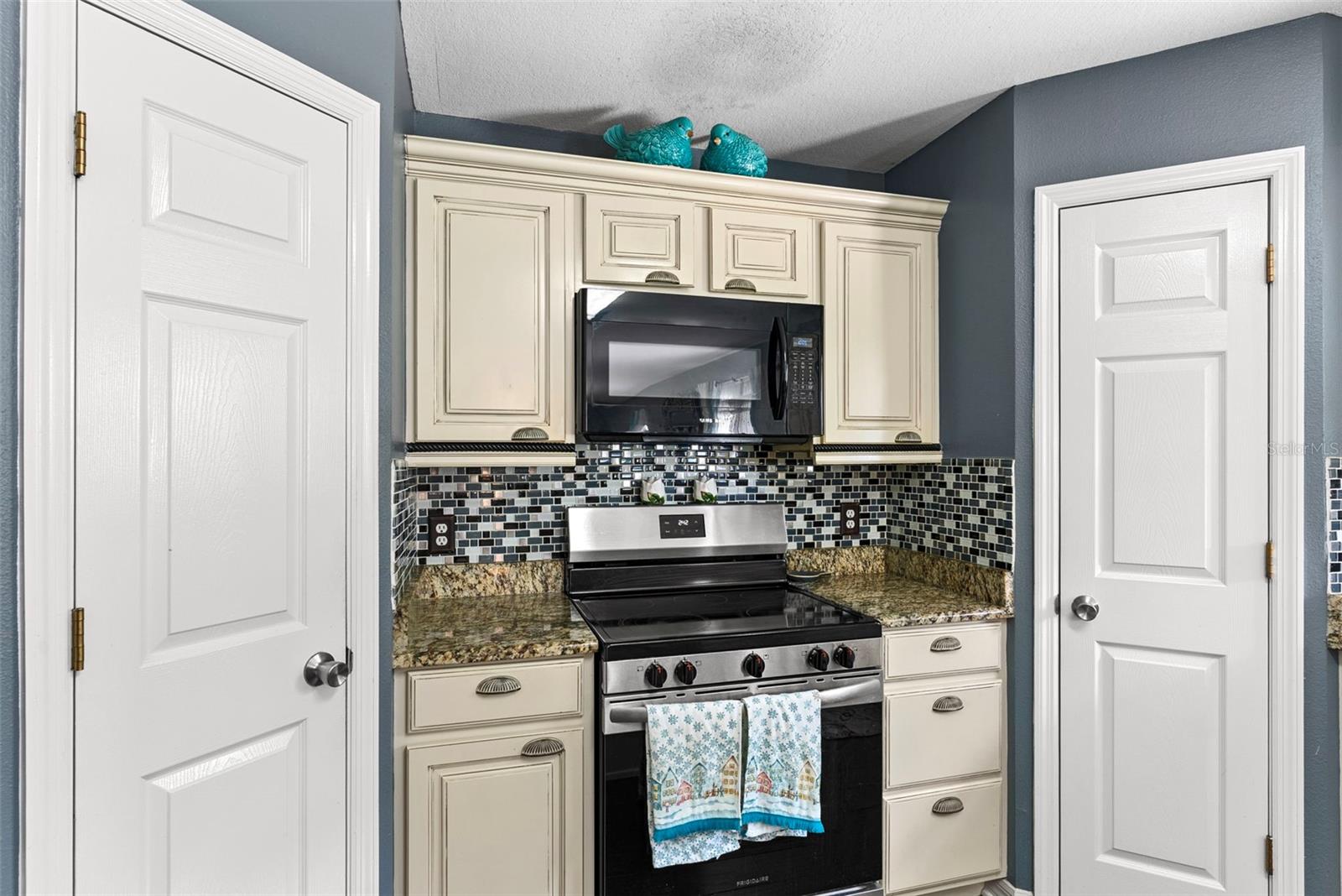 LAKE MEADOWS - Residential