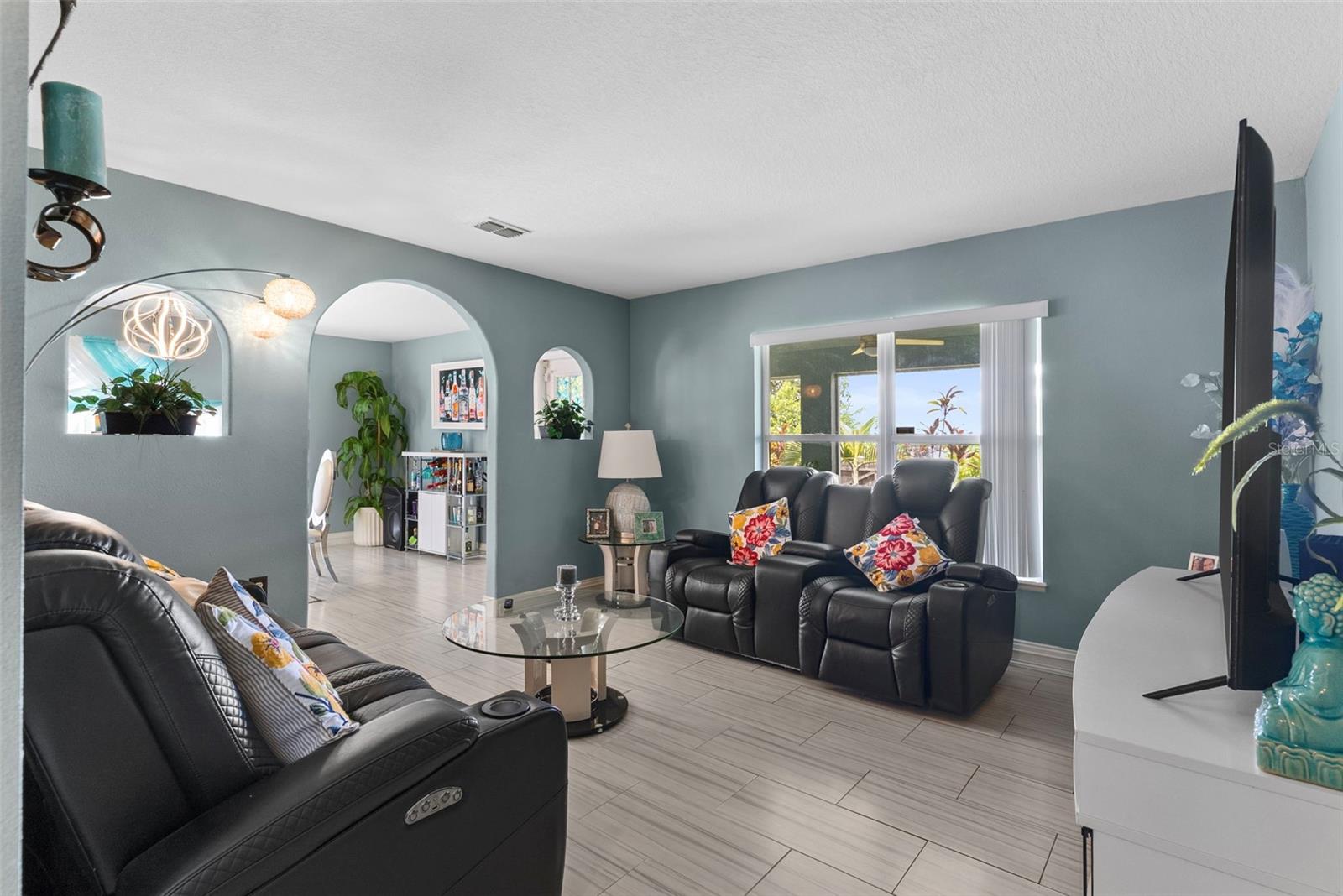 LAKE MEADOWS - Residential