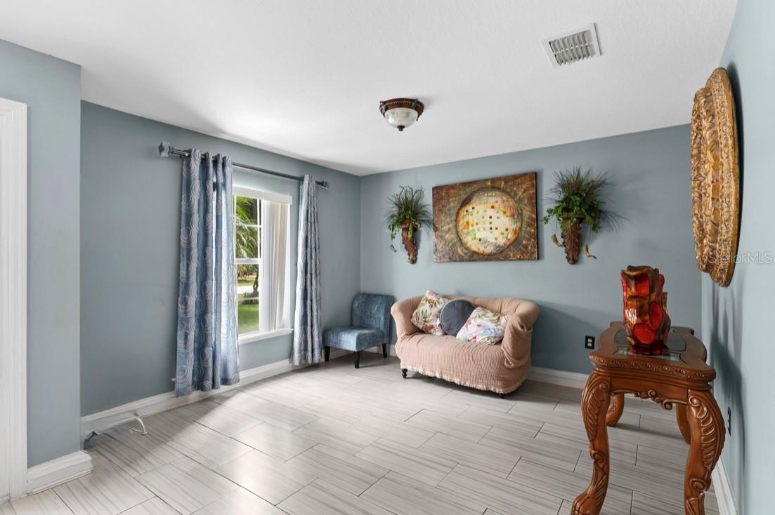 LAKE MEADOWS - Residential