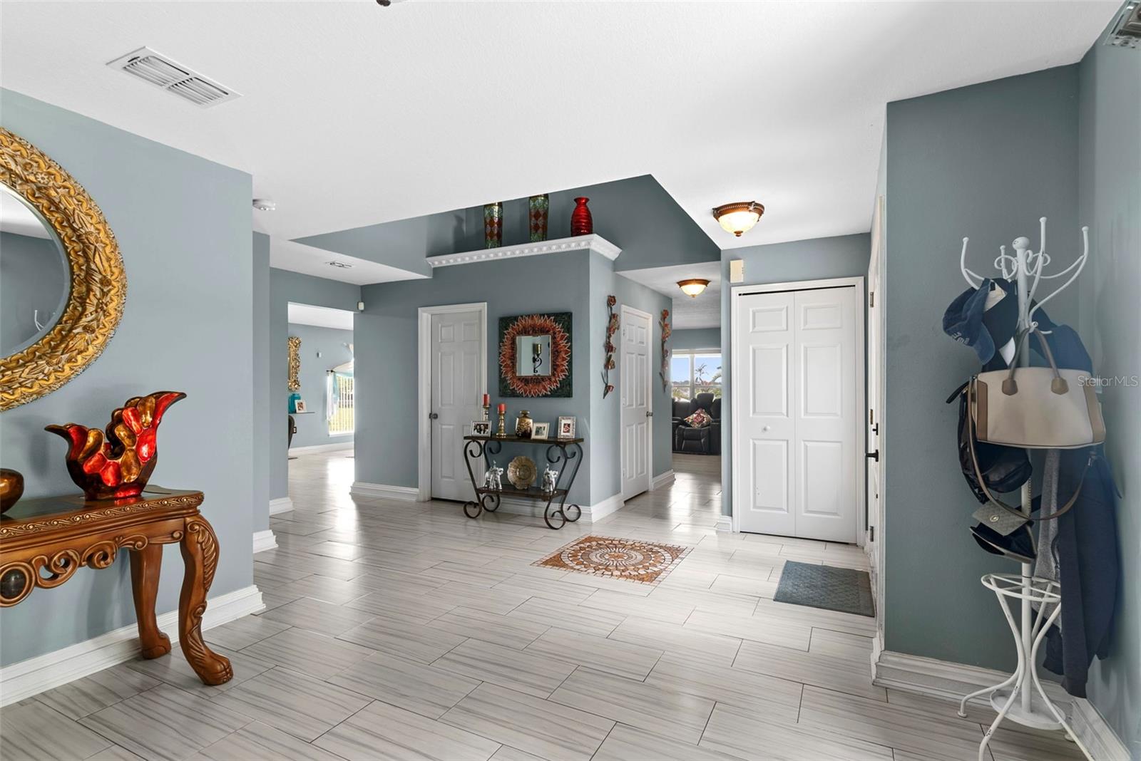 LAKE MEADOWS - Residential