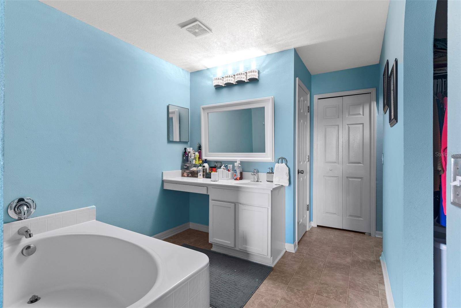 LAKE MEADOWS - Residential