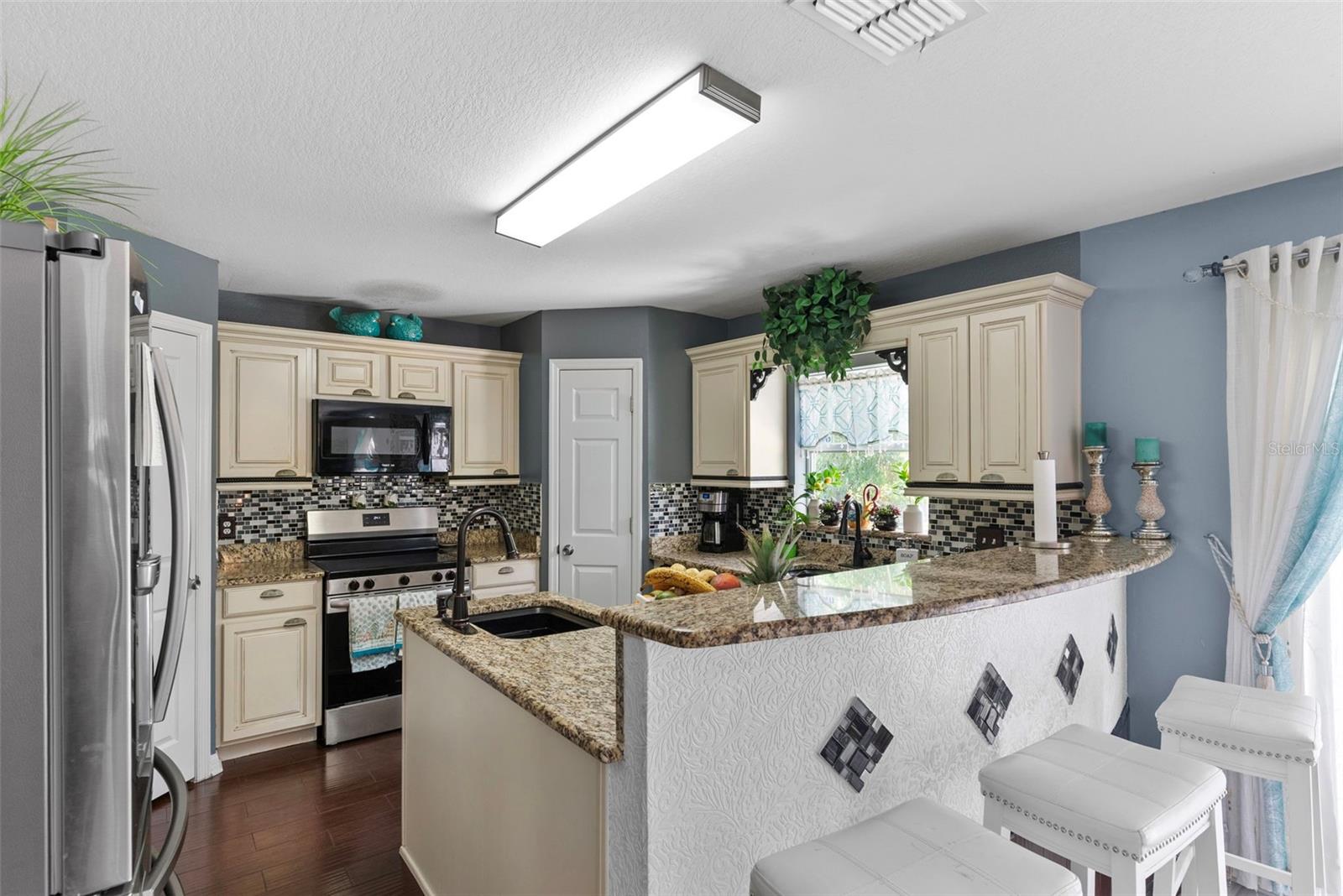 LAKE MEADOWS - Residential