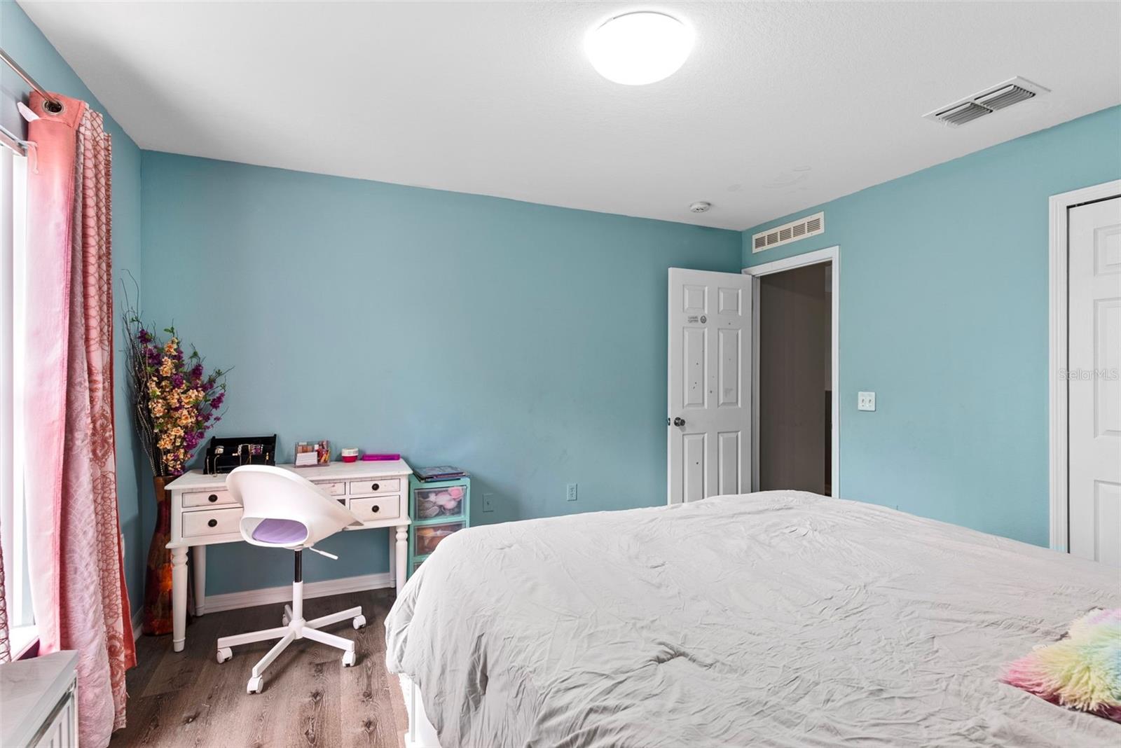 LAKE MEADOWS - Residential