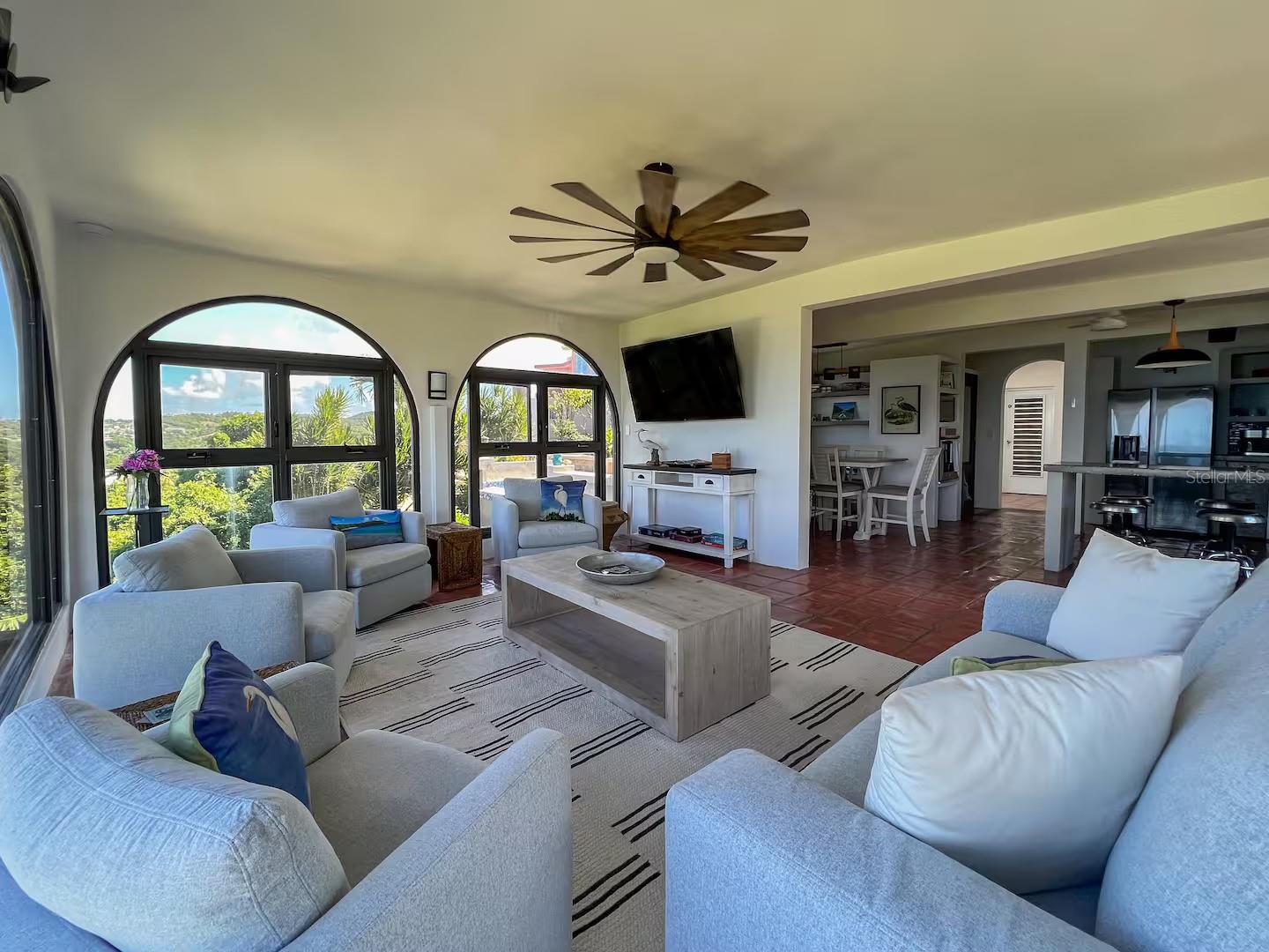 BRAVOS DE BOSTON - Residential