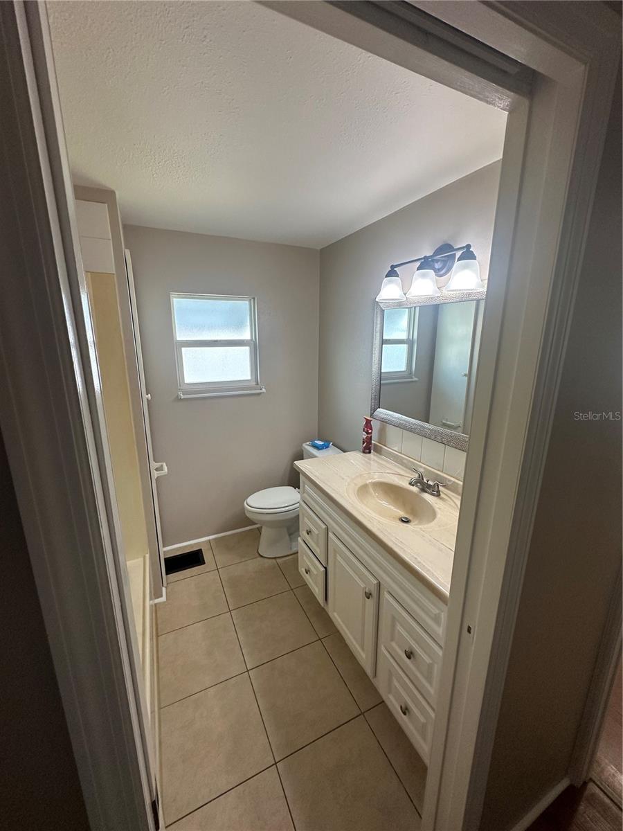 JOHNSON HEIGHTS - Residential Lease