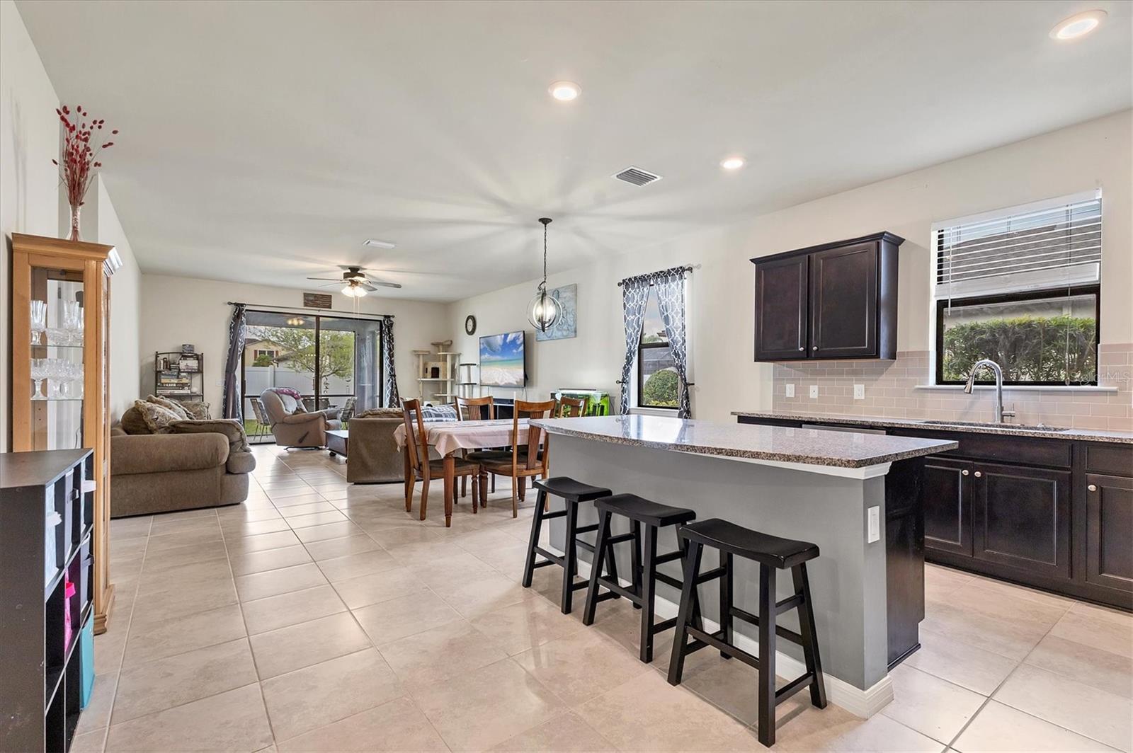 2572 SHERMAN OAK DRIVE