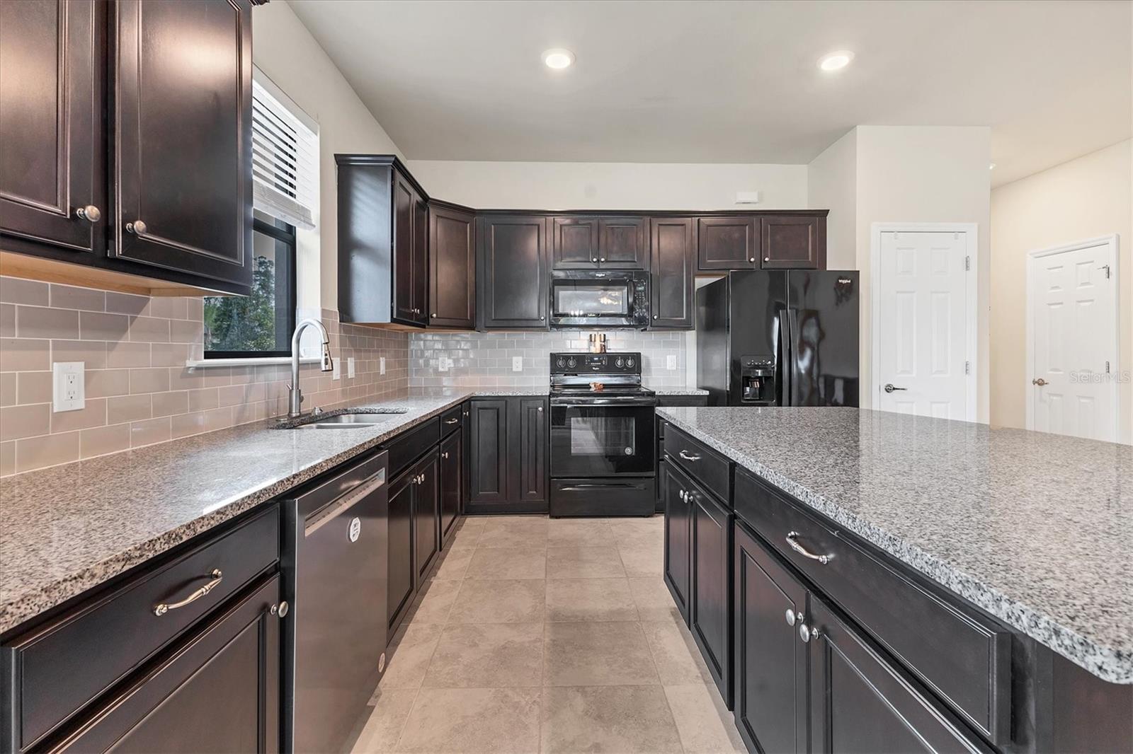 2572 SHERMAN OAK DRIVE