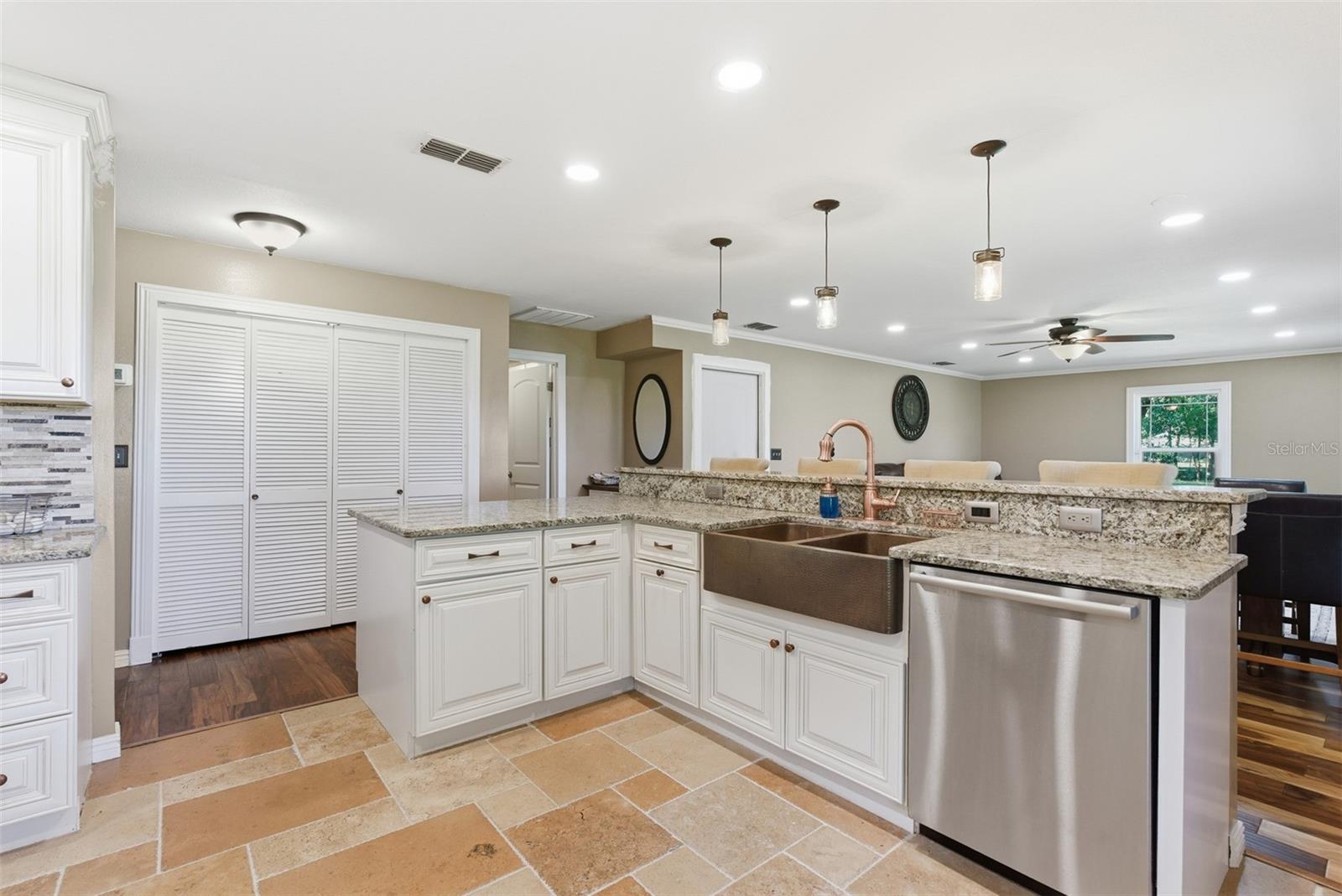 SINGLETON SURV FOR A MINOR - Residential