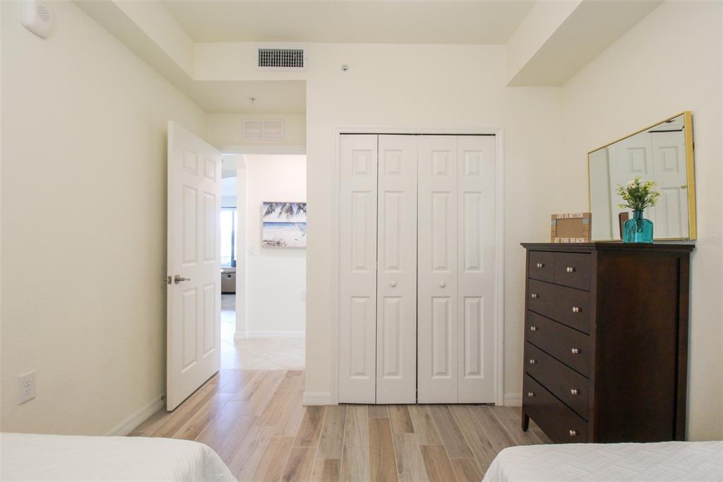 TERRACE II AT LAKEWOOD NATIONAL PH I - Residential Lease