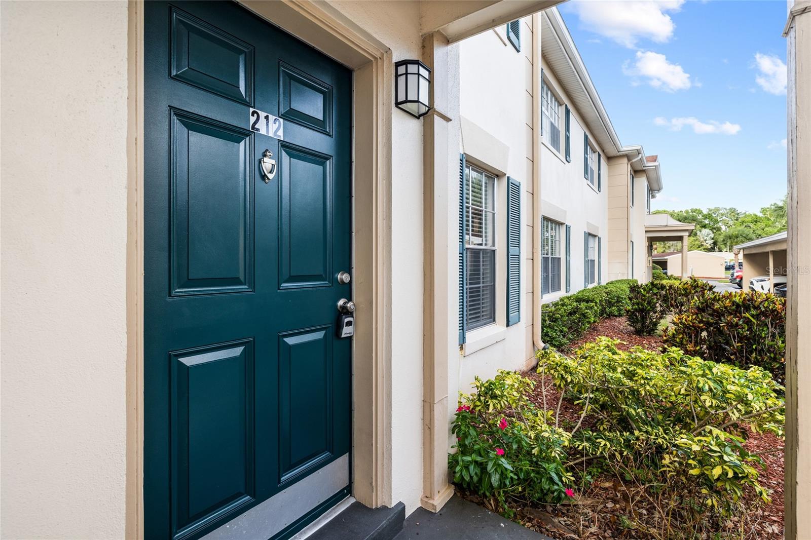 10360 CARROLLWOOD LANE 212