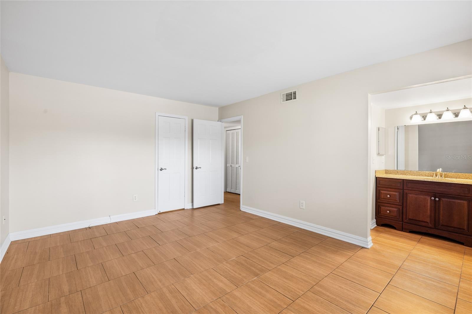 THE GRAND AT OLDE CARROLLWOOD - Residential