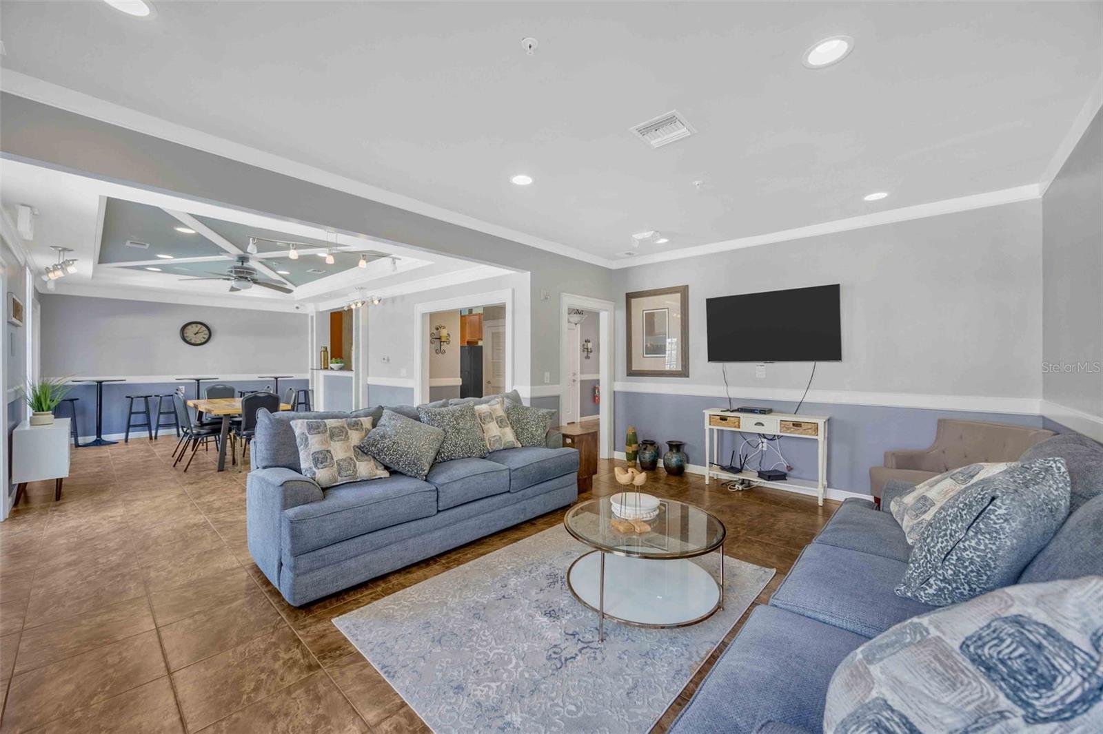 VILLA SONOMA AT INTERNATIONAL - Residential