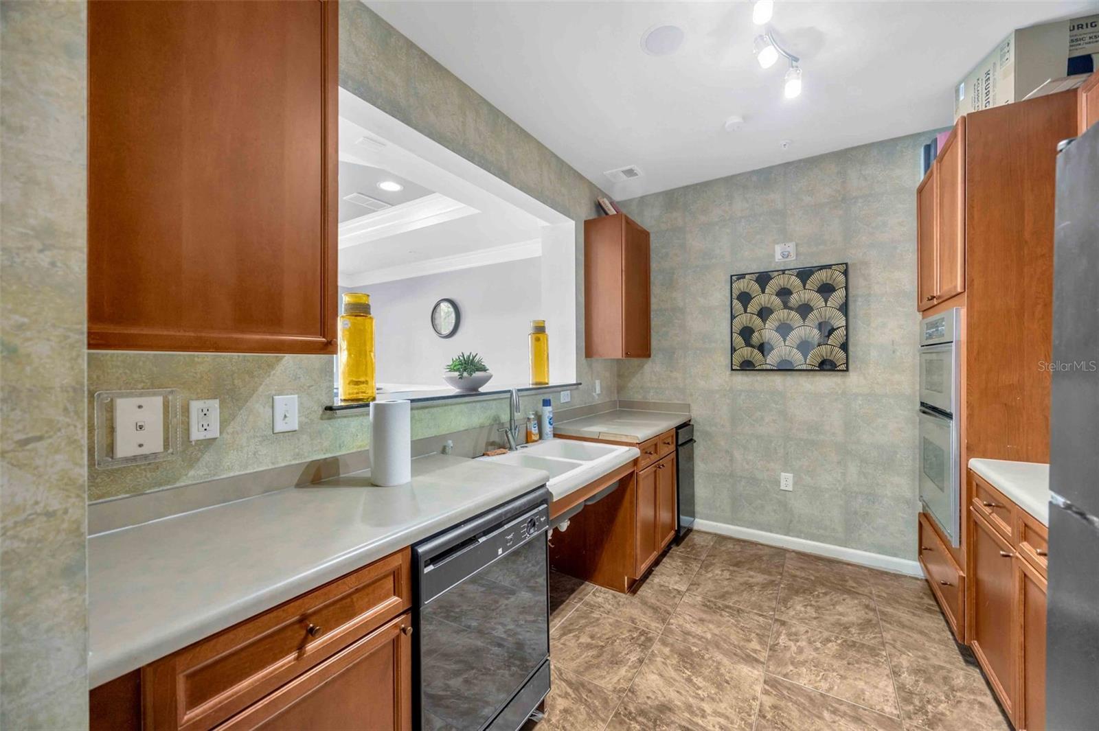 VILLA SONOMA AT INTERNATIONAL - Residential