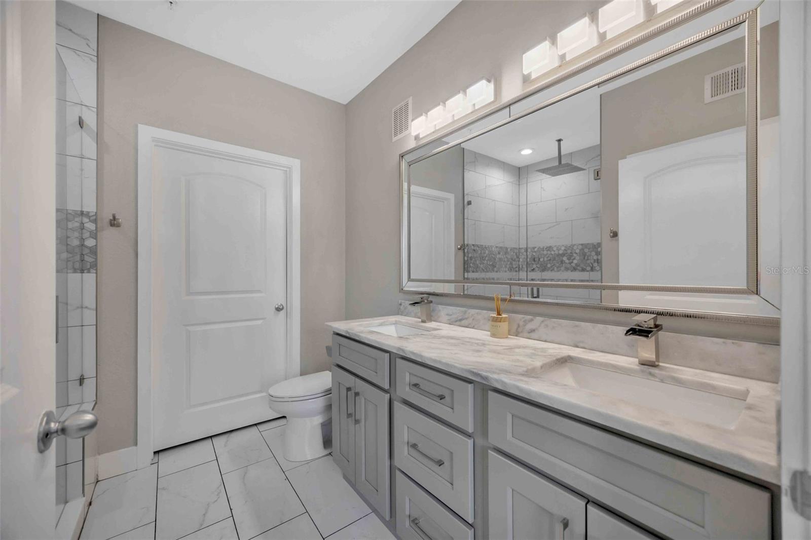 VILLA SONOMA AT INTERNATIONAL - Residential