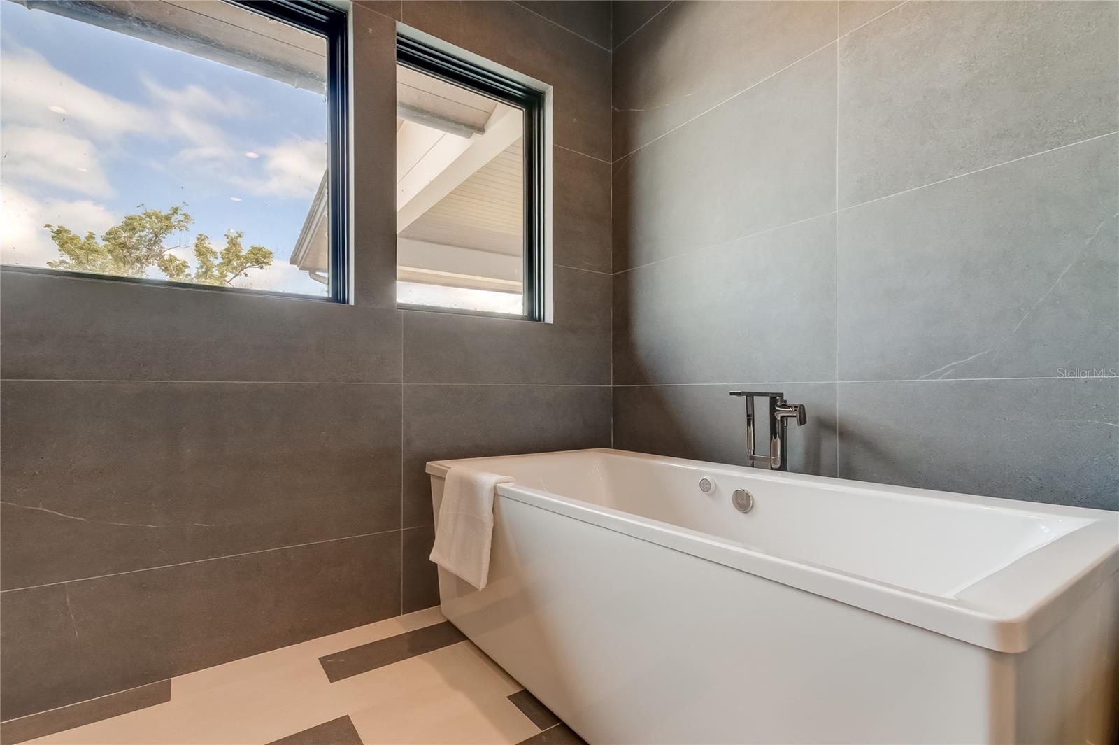 WHITE TROUT LAKE SUB - Residential