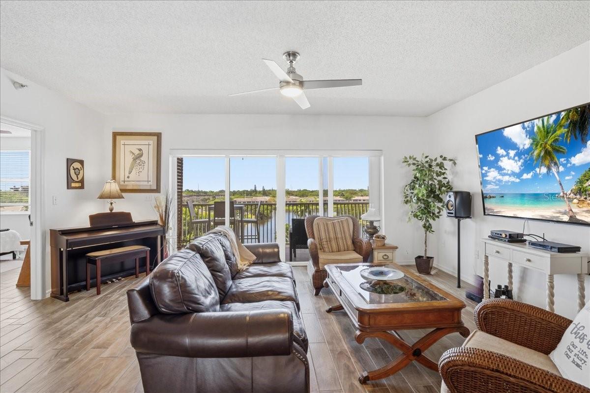 6425 SHORELINE DRIVE 10503