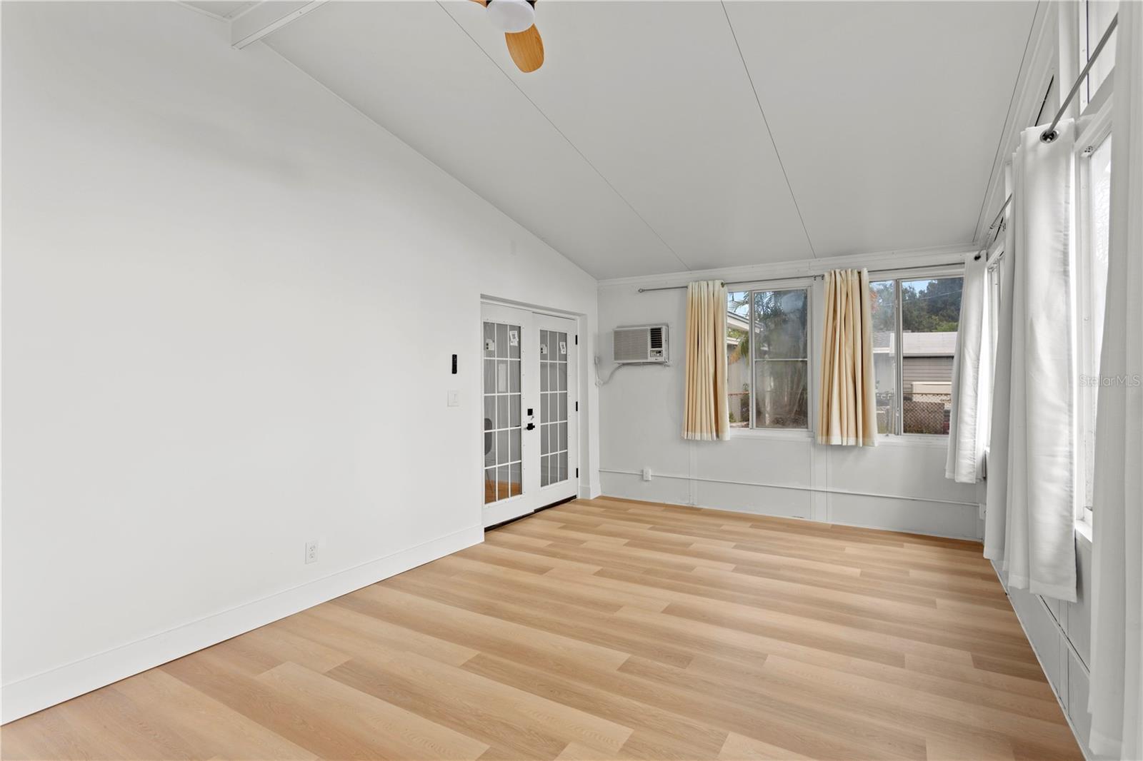WINSTON PARK - Residential