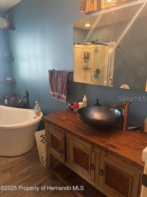 BRYANTS LAKE VIEW MANOR - Residential