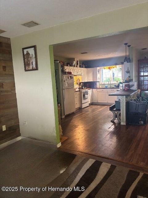 BRYANTS LAKE VIEW MANOR - Residential