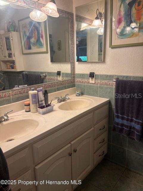 BRYANTS LAKE VIEW MANOR - Residential