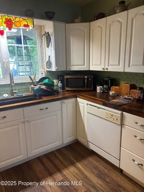 BRYANTS LAKE VIEW MANOR - Residential