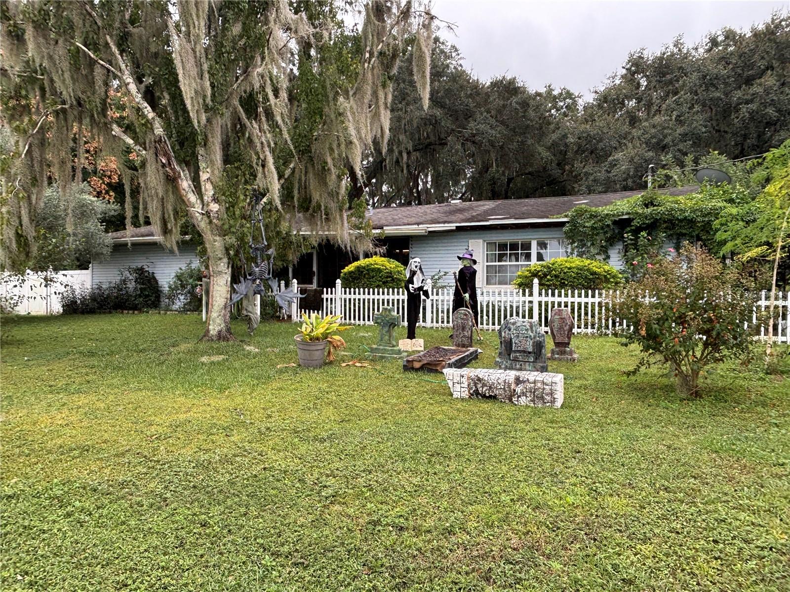 BRYANTS LAKE VIEW MANOR - Residential