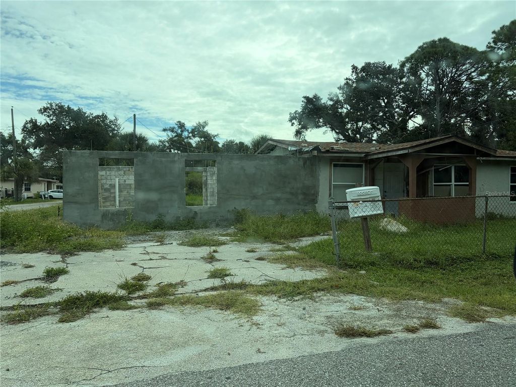 Photo of 3200 Leonard Reid Avenue, Sarasota, FL 34234 (MLS # A4673814)